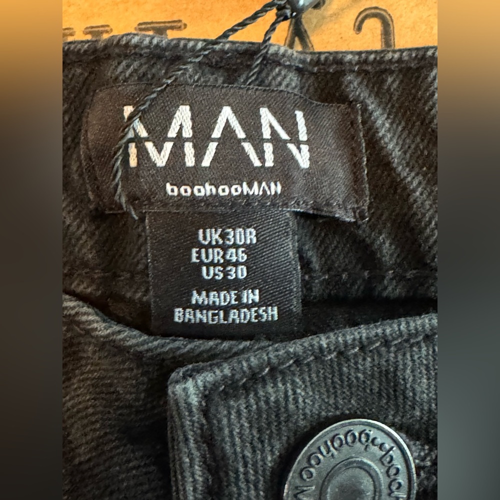 BoohooMAN Super Baggy Rigid Washed Jeans in washed black - Picture 7 of 13